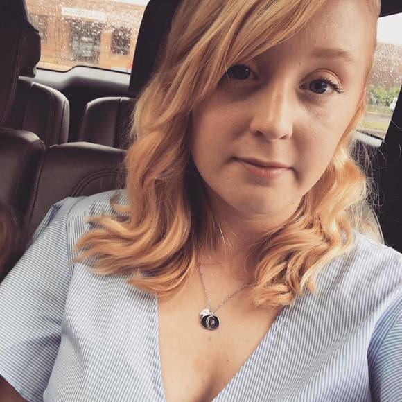 Meet your Posher, Nicole - Picture 1 of 1